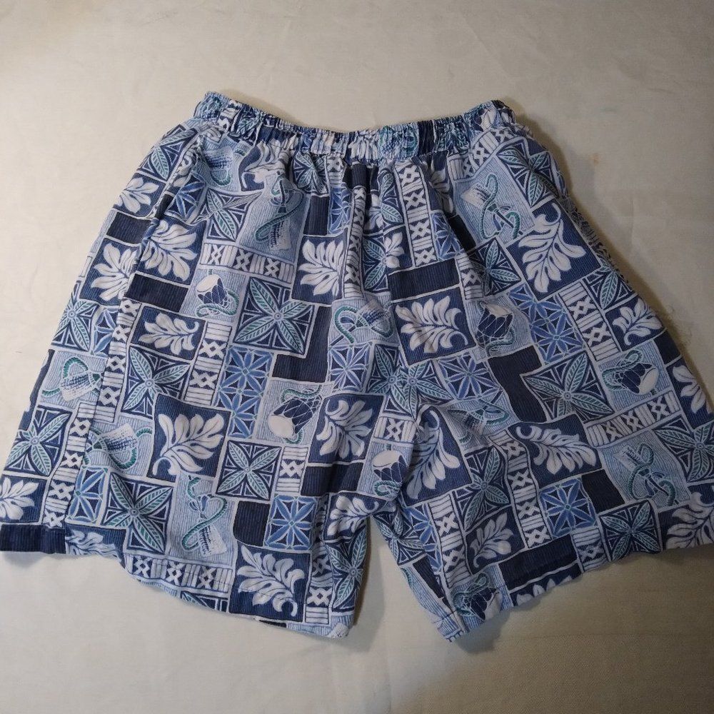 Vintage Hawaiian Floral Pattern Shorts